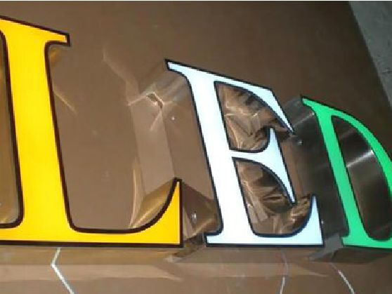三都介绍LED招牌的基础知识。